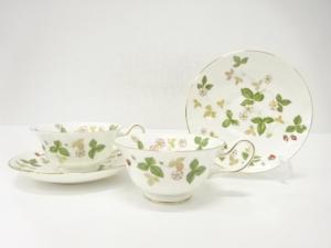 WEDGWOOD　ウェッジウッド　ワイルドストロベリー　ティーカップ＆ソーサーペア　洋食器